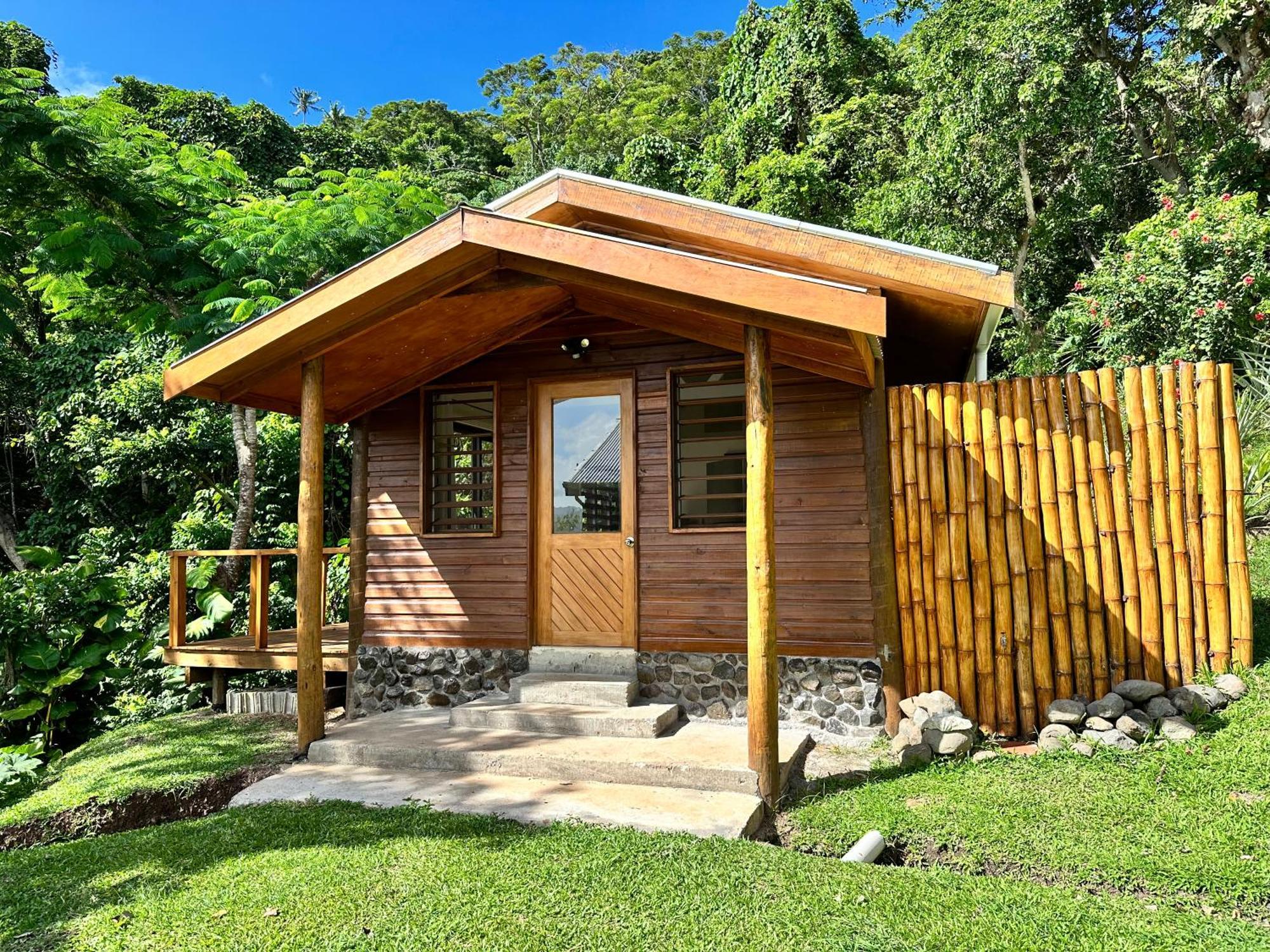 Latui Loft Hotell Savusavu Exteriör bild